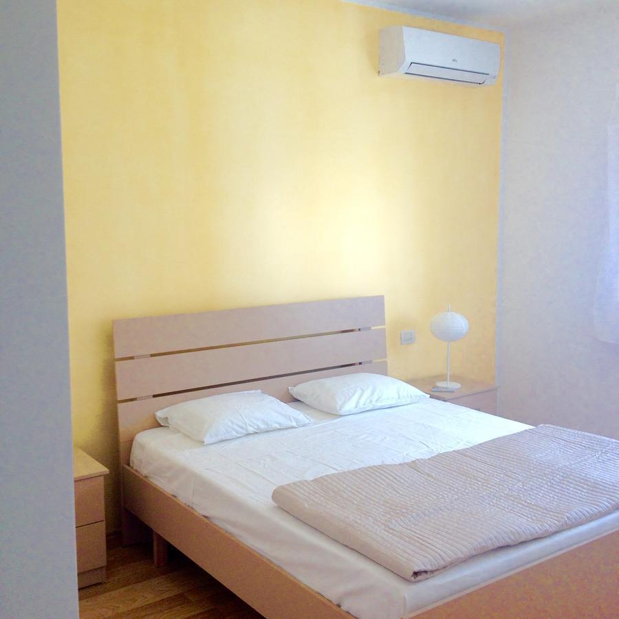 Amberyellowbnb Shkodër Exteriör bild