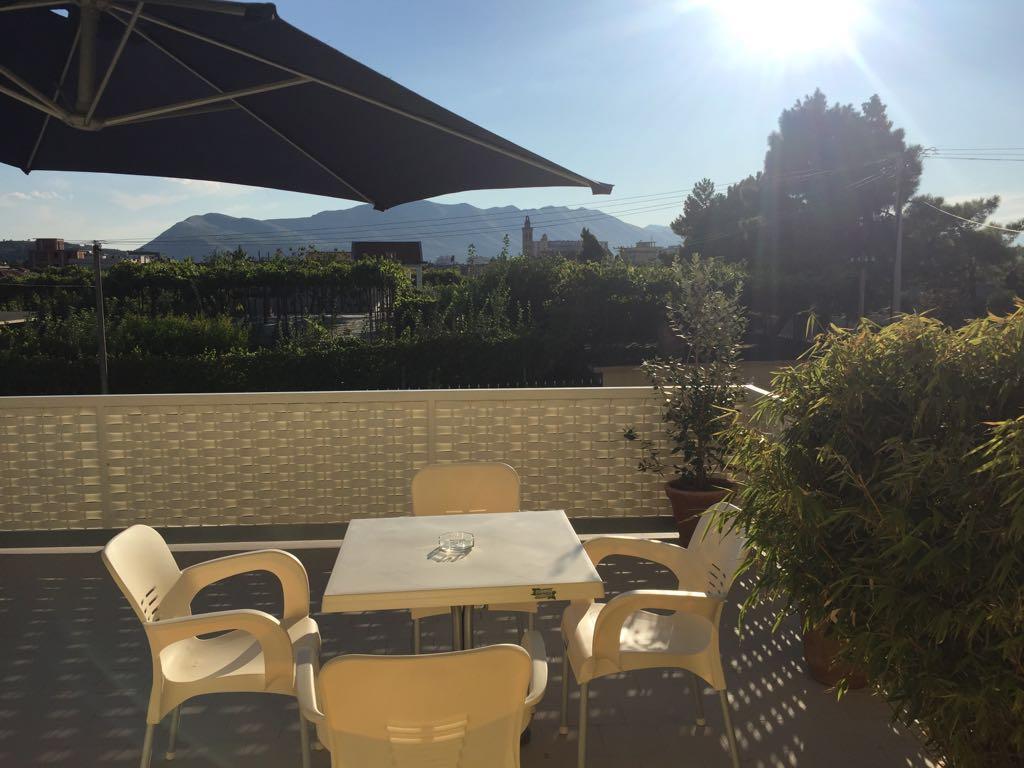Amberyellowbnb Shkodër Exteriör bild
